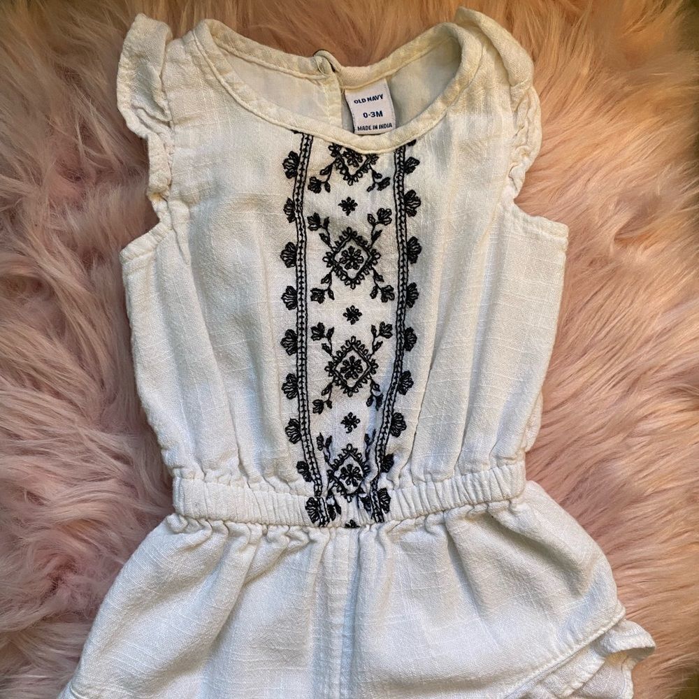 0-3 Month Girls Old Navy Cream and Black Romper
